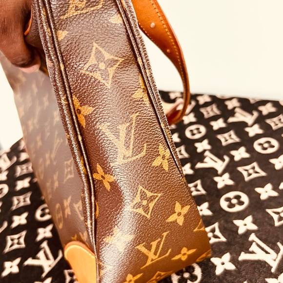 Authentic Louis Vuitton Monogram Bolougne 30 - Picture 9 of 16